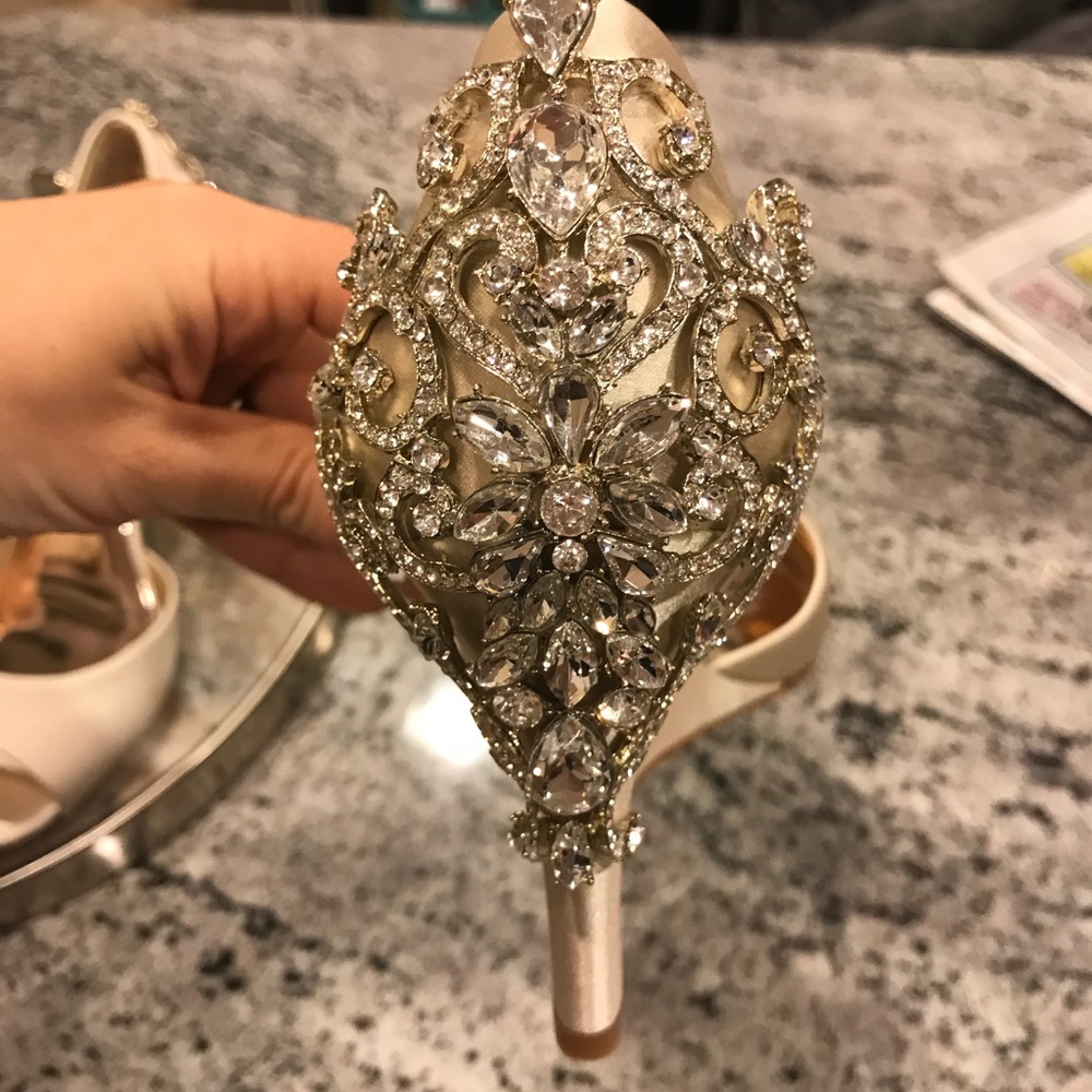 Badgley Mischka Collection - Picture 3 of 8